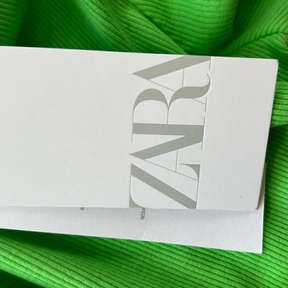 NEW Zara Green Ribbed Ruched Short Sleeve Crop Top Size Small - Picture 3 of 8